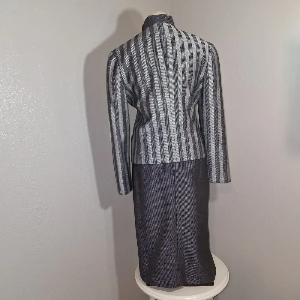 Louis Feraud Gray 2 Piece Jacket & Midi Skirt Set Size 8 - Picture 4 of 16
